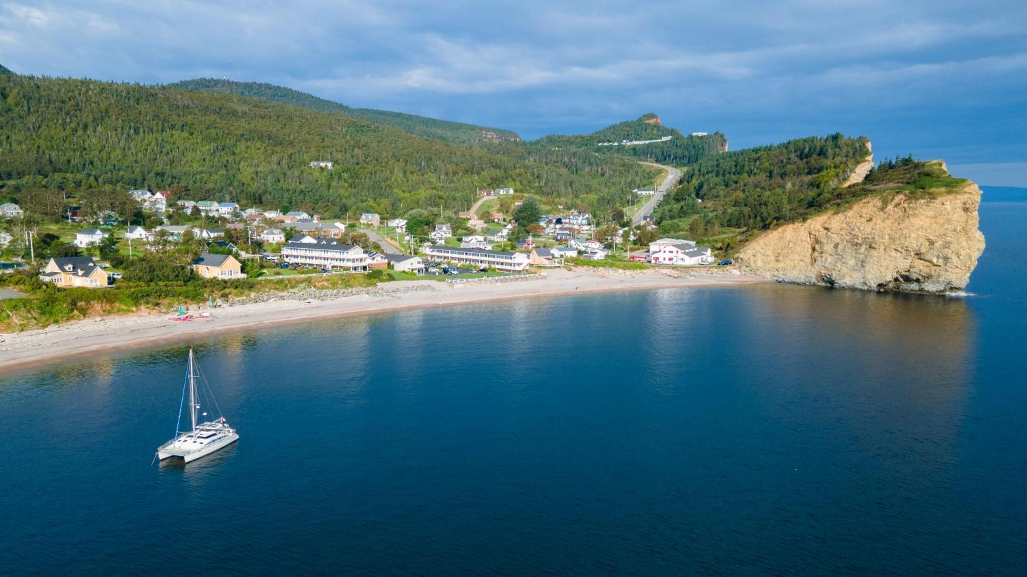 Hotel Les Trois Soeurs Perce Bagian luar foto