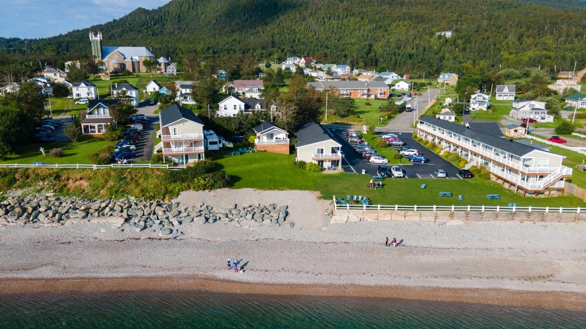 Hotel Les Trois Soeurs Perce Bagian luar foto