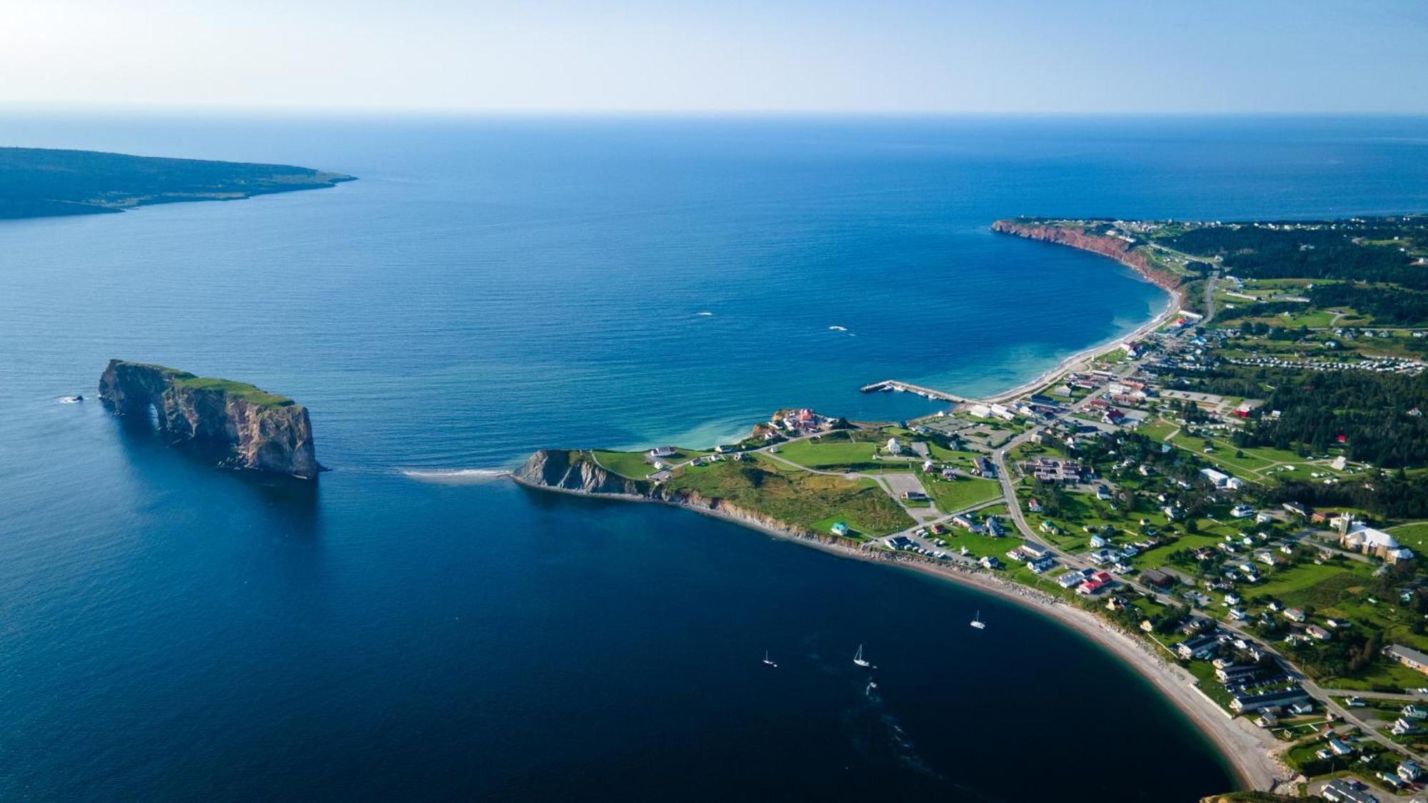 Hotel Les Trois Soeurs Perce Bagian luar foto