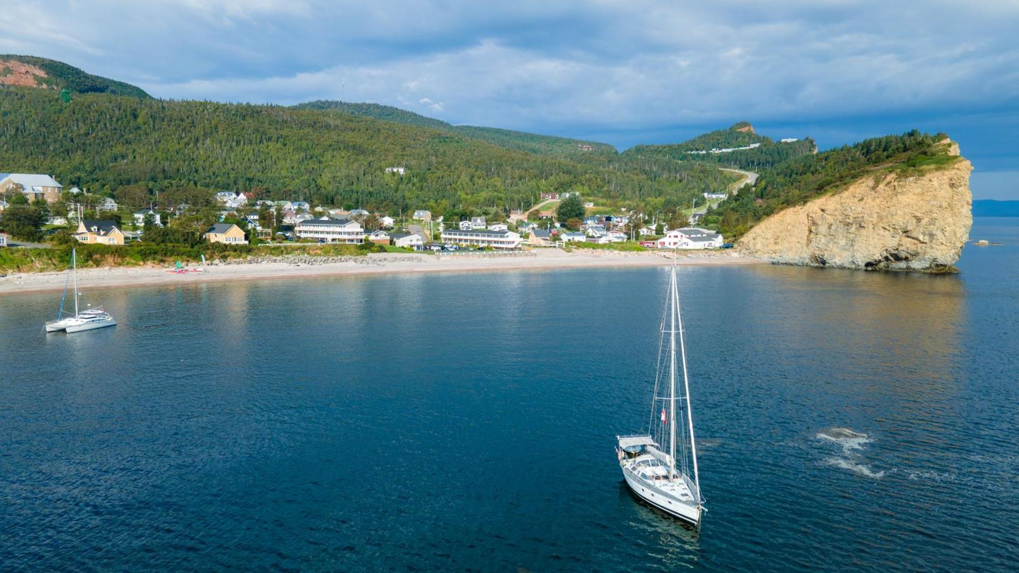 Hotel Les Trois Soeurs Perce Bagian luar foto