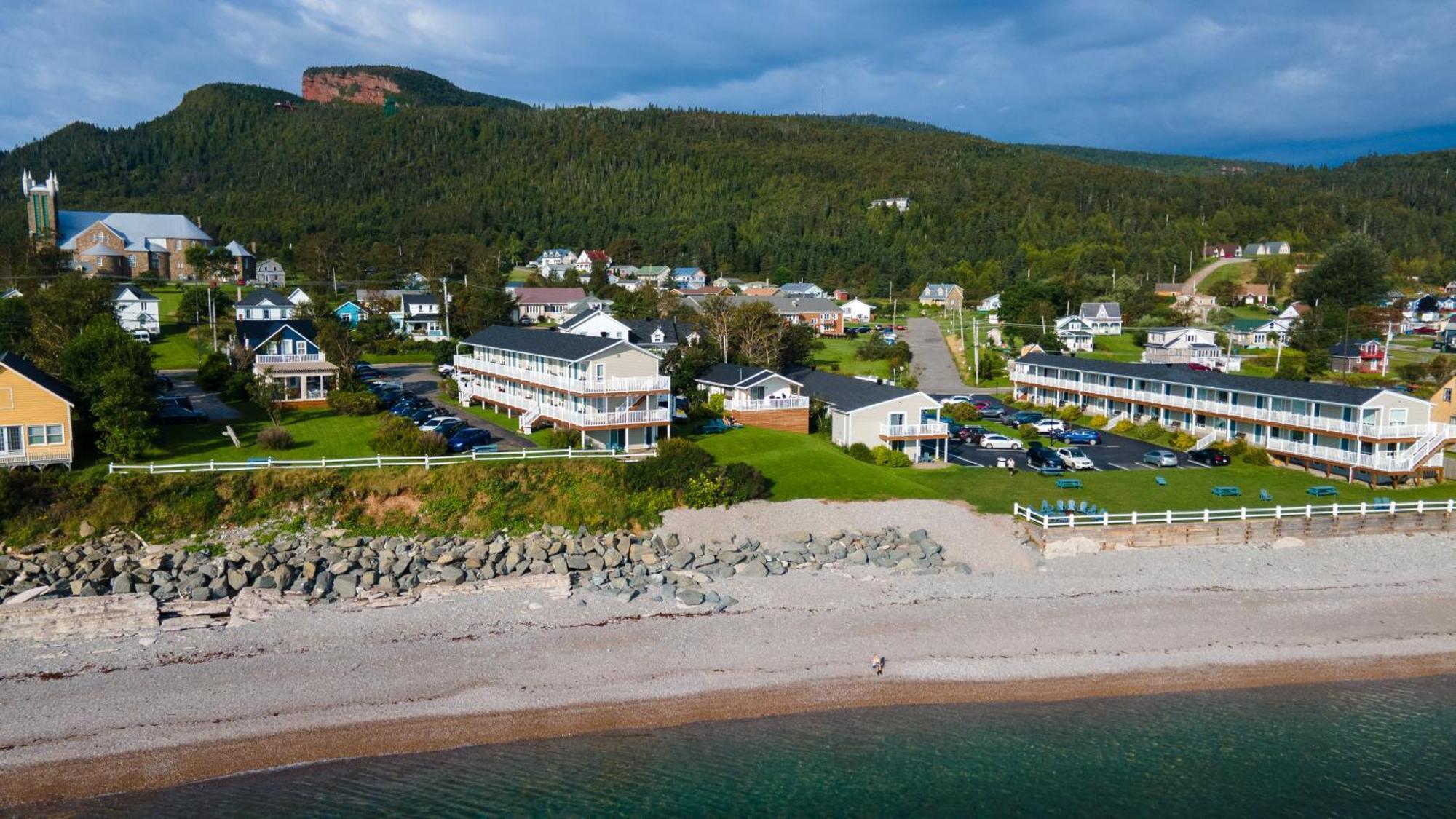 Hotel Les Trois Soeurs Perce Bagian luar foto