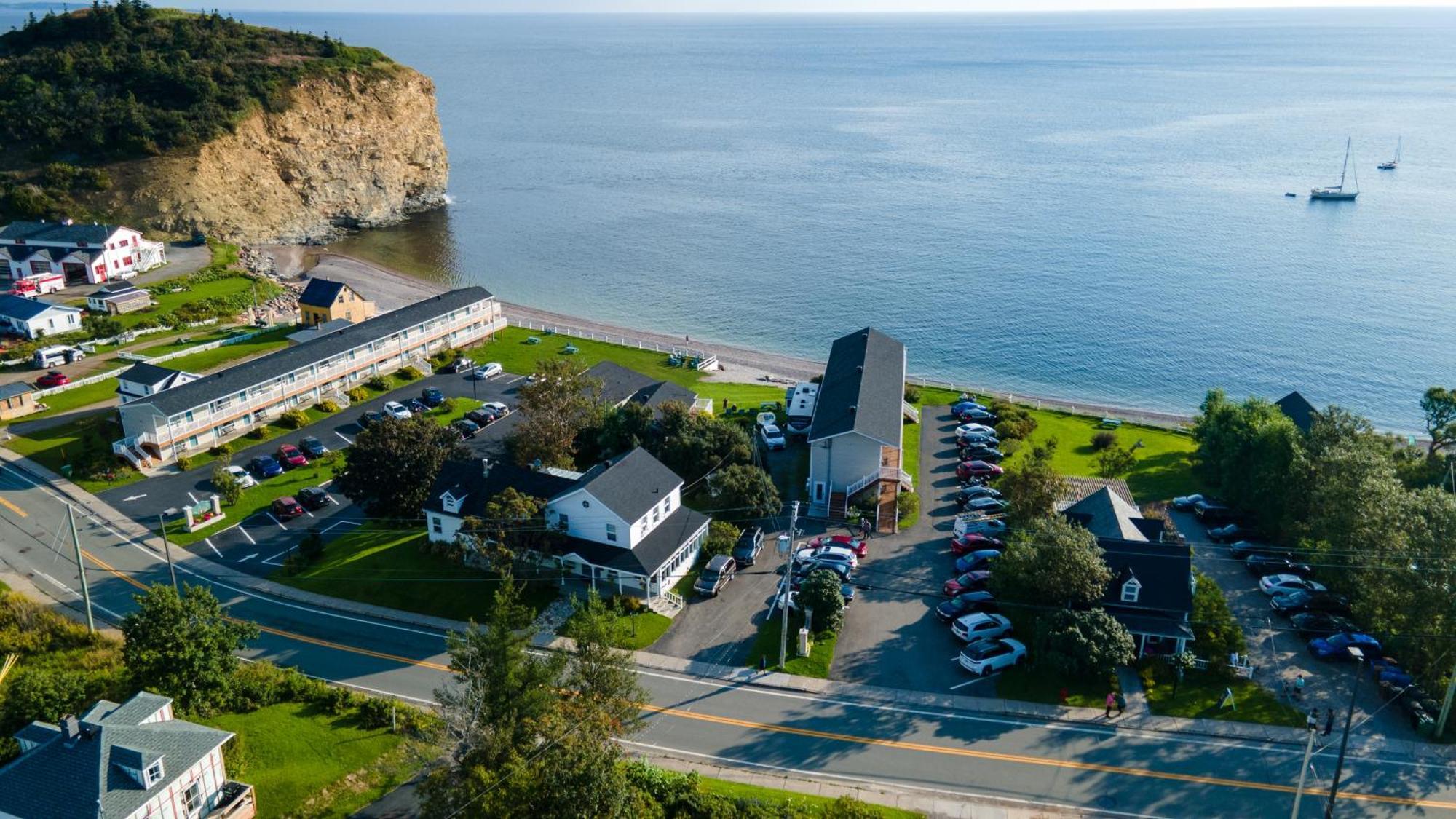 Hotel Les Trois Soeurs Perce Bagian luar foto