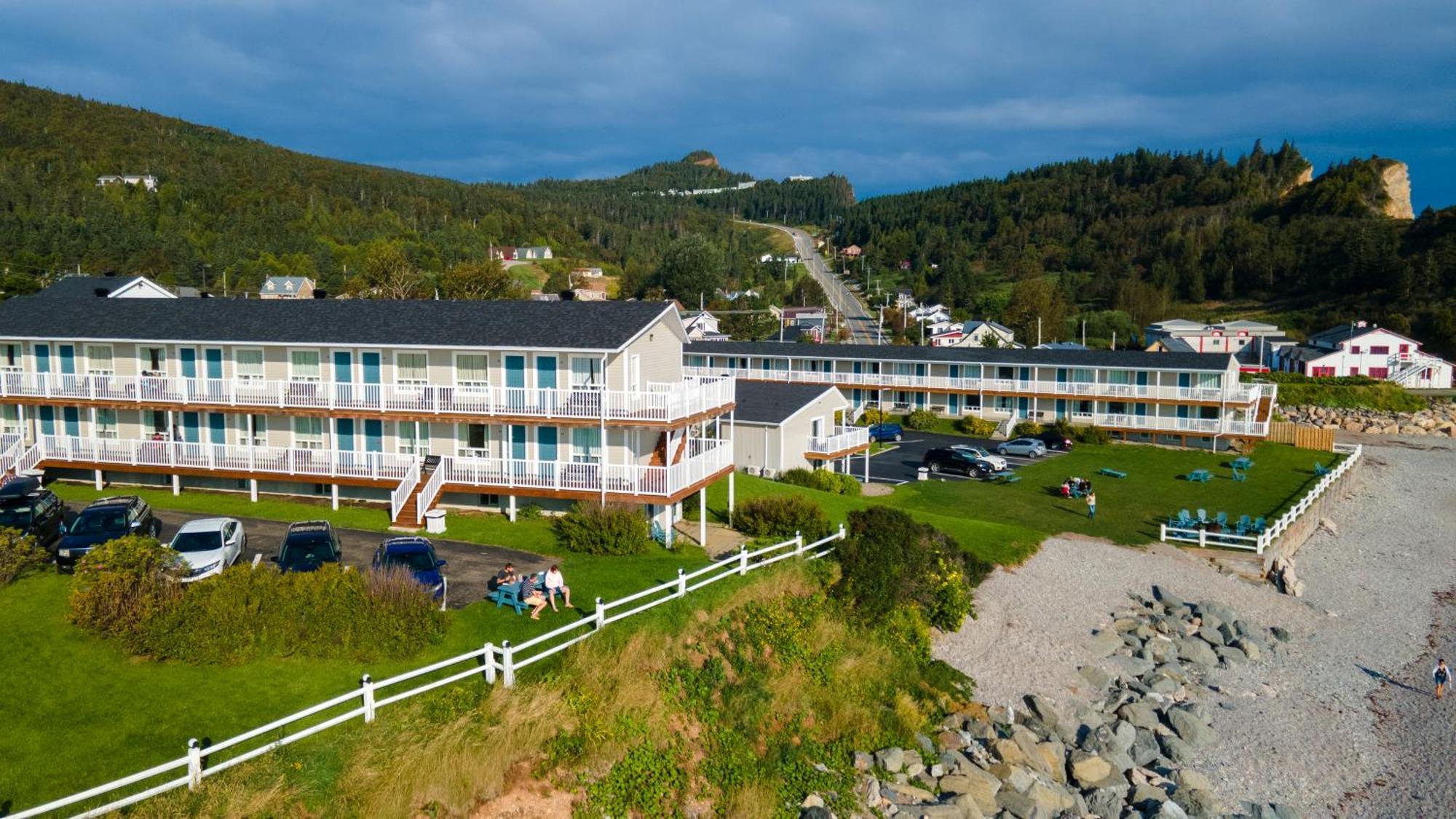 Hotel Les Trois Soeurs Perce Bagian luar foto