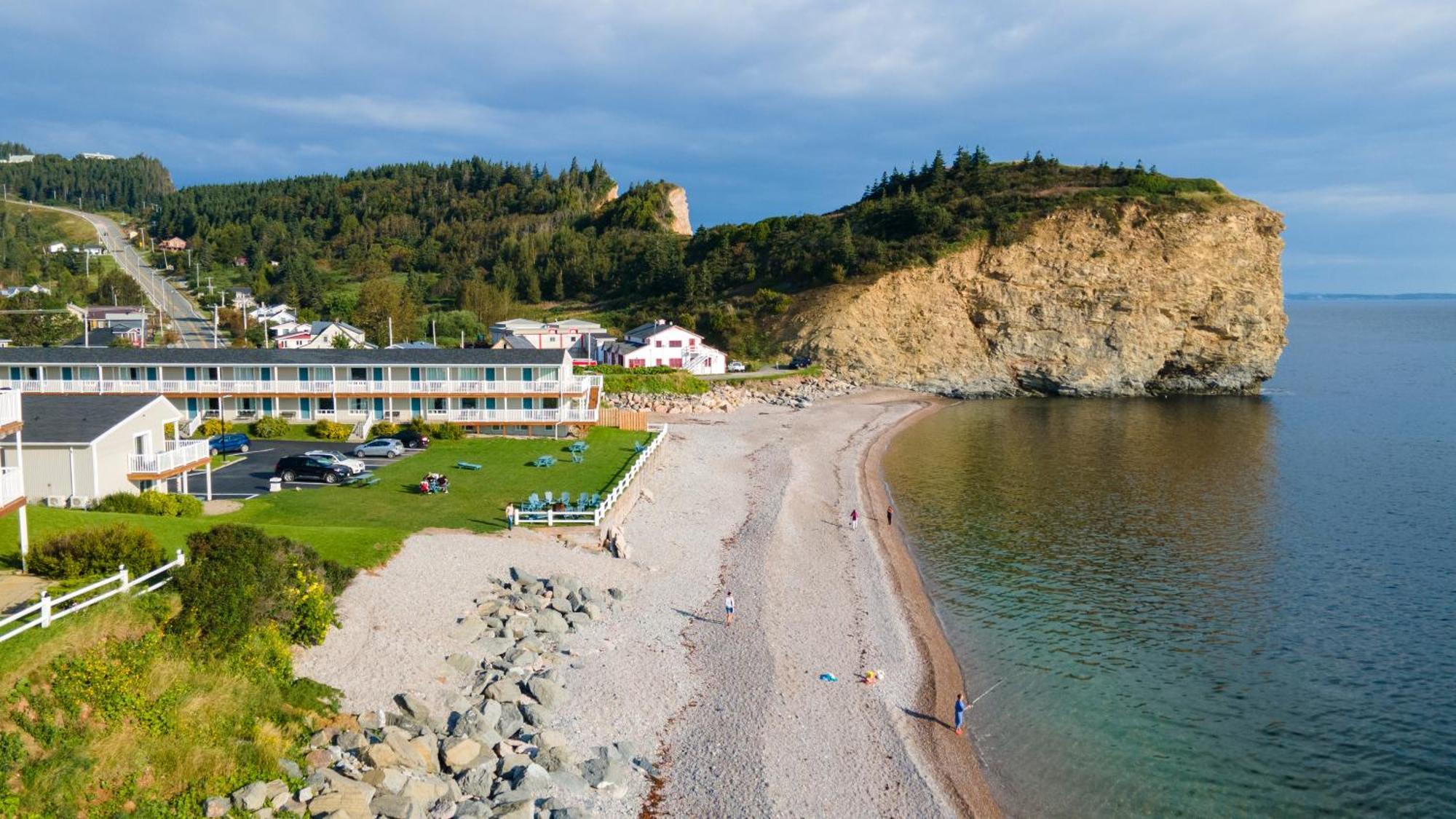 Hotel Les Trois Soeurs Perce Bagian luar foto