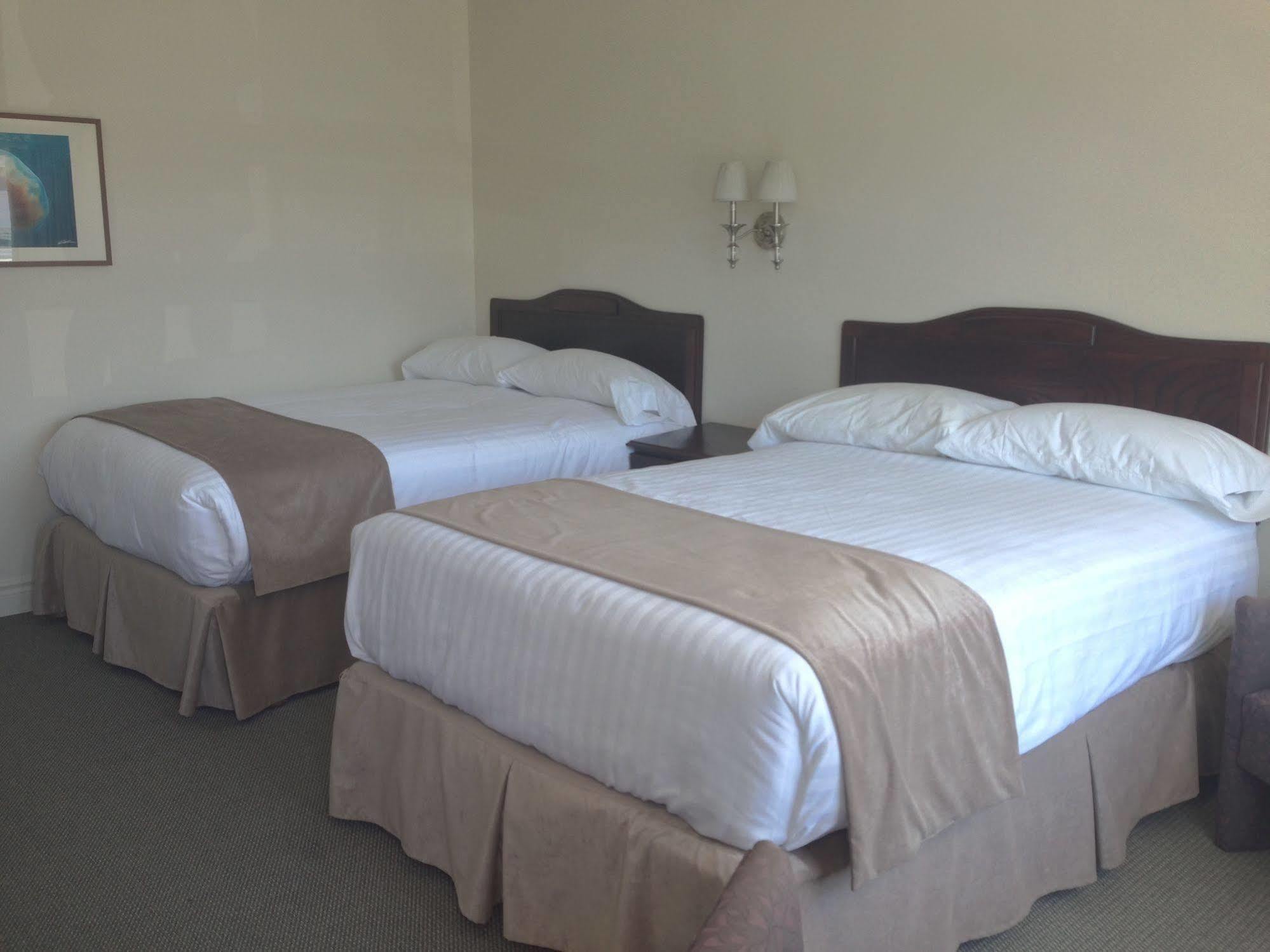 Hotel Les Trois Soeurs Perce Bagian luar foto
