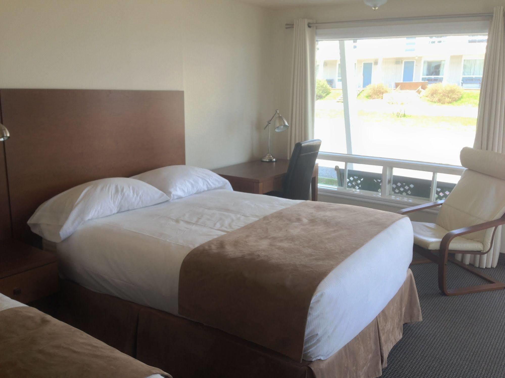 Hotel Les Trois Soeurs Perce Bagian luar foto