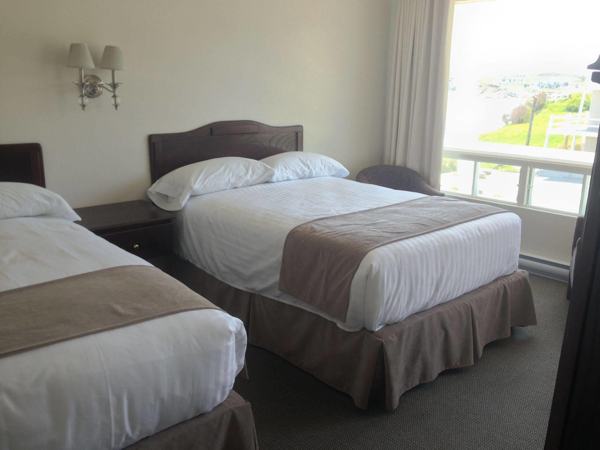Hotel Les Trois Soeurs Perce Bagian luar foto