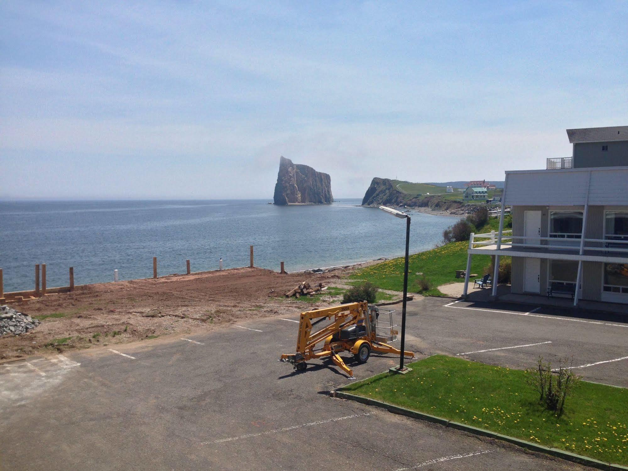 Hotel Les Trois Soeurs Perce Bagian luar foto